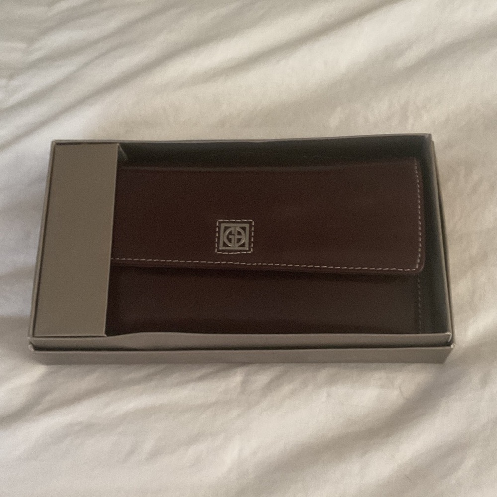 Giani Bernini brown and silver wallet with White Logo